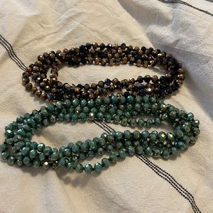 Set of 2 beaded necklaces